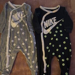 6 MONTHS, Nike Kids Footies - Gray and Black with Smiley Accents